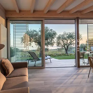 san-colombano-suites.hotelinveneto.com/