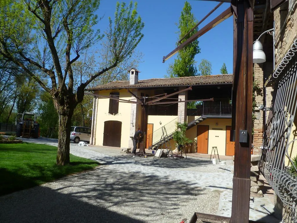 Corte Ca' Bosco Castello di Serravalle Bed & Breakfast